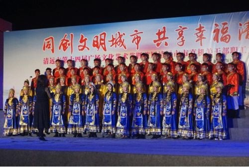 清遠市第十四屆廣場文化藝術節經信專場活動圓滿舉行，市經信局組織文化藝術交流活動促進行業發展